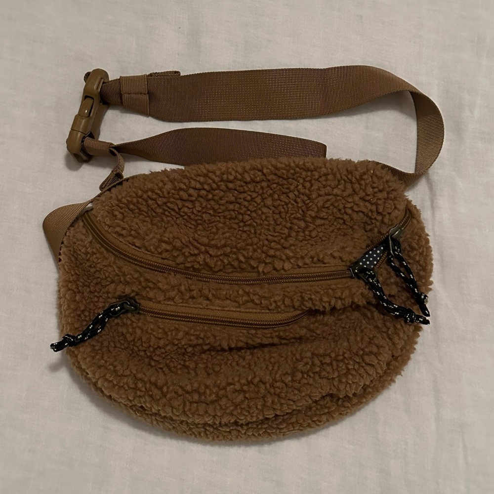 THE GREAT. x Eddie Bauer Teddy Sherpa Fanny